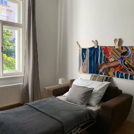 Charming 2 Bd Vinohrady Apartment Prague
